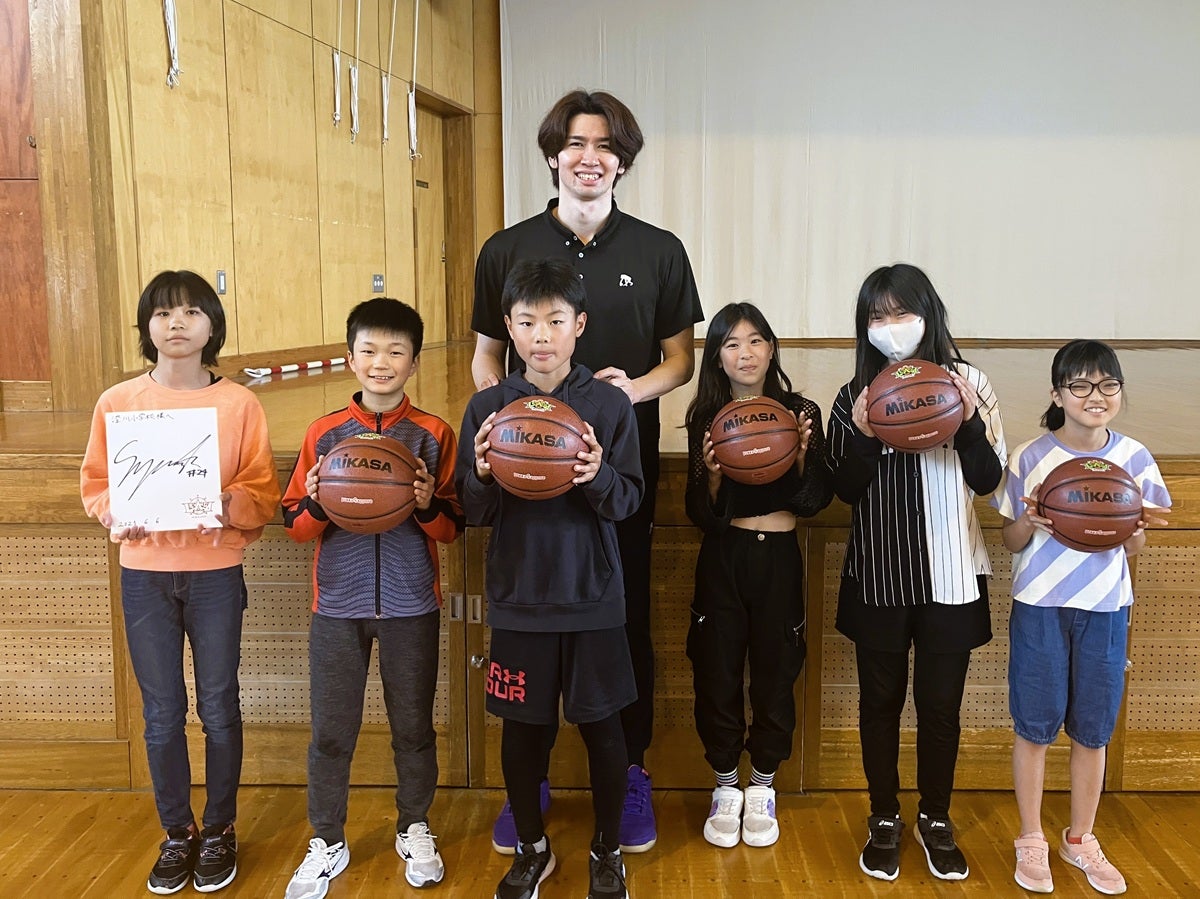 LEVANGA ACTION」バスケットボール寄贈のご報告 Supported by ポッカ